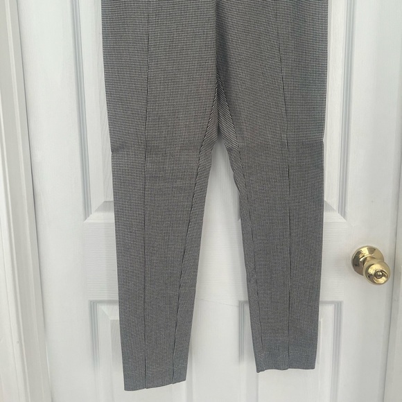 Women’s H&M black and white houndstooth, size 10 skinny leg stretch pants. - Picture 5 of 12